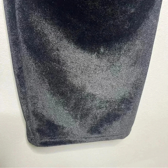 Urban Outfitters Black High Neck Sleeveless Naomi Velvet Jumpsuit Size Medium - Picture 4 of 7